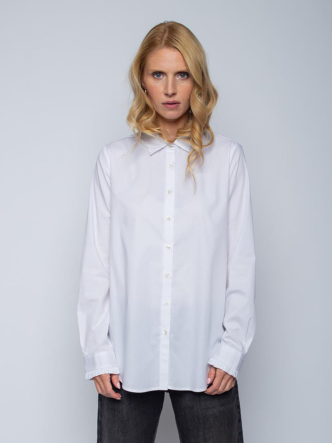 Hemdbluse ausgestellt White