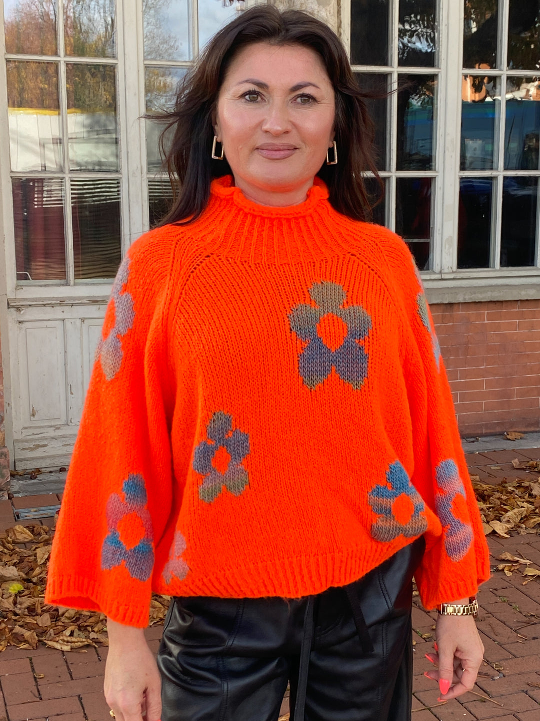 Pullover Orange Flowers