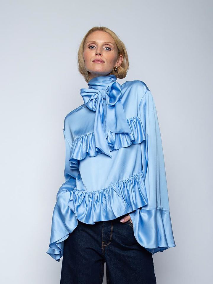 Schluppenbluse mit Volant und Rüschen Baby Blue