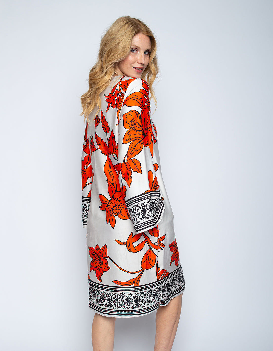Knielanges Kleid Orange Black Flowers