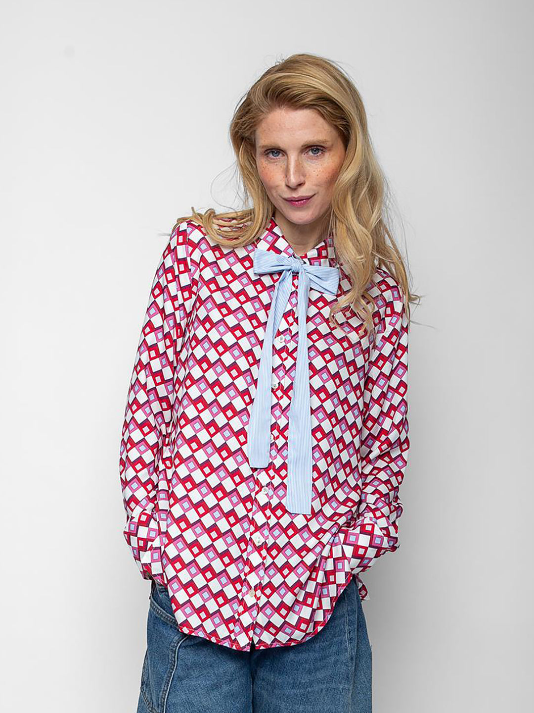 Schluppenbluse mit geometrischen Zick Zack Print
