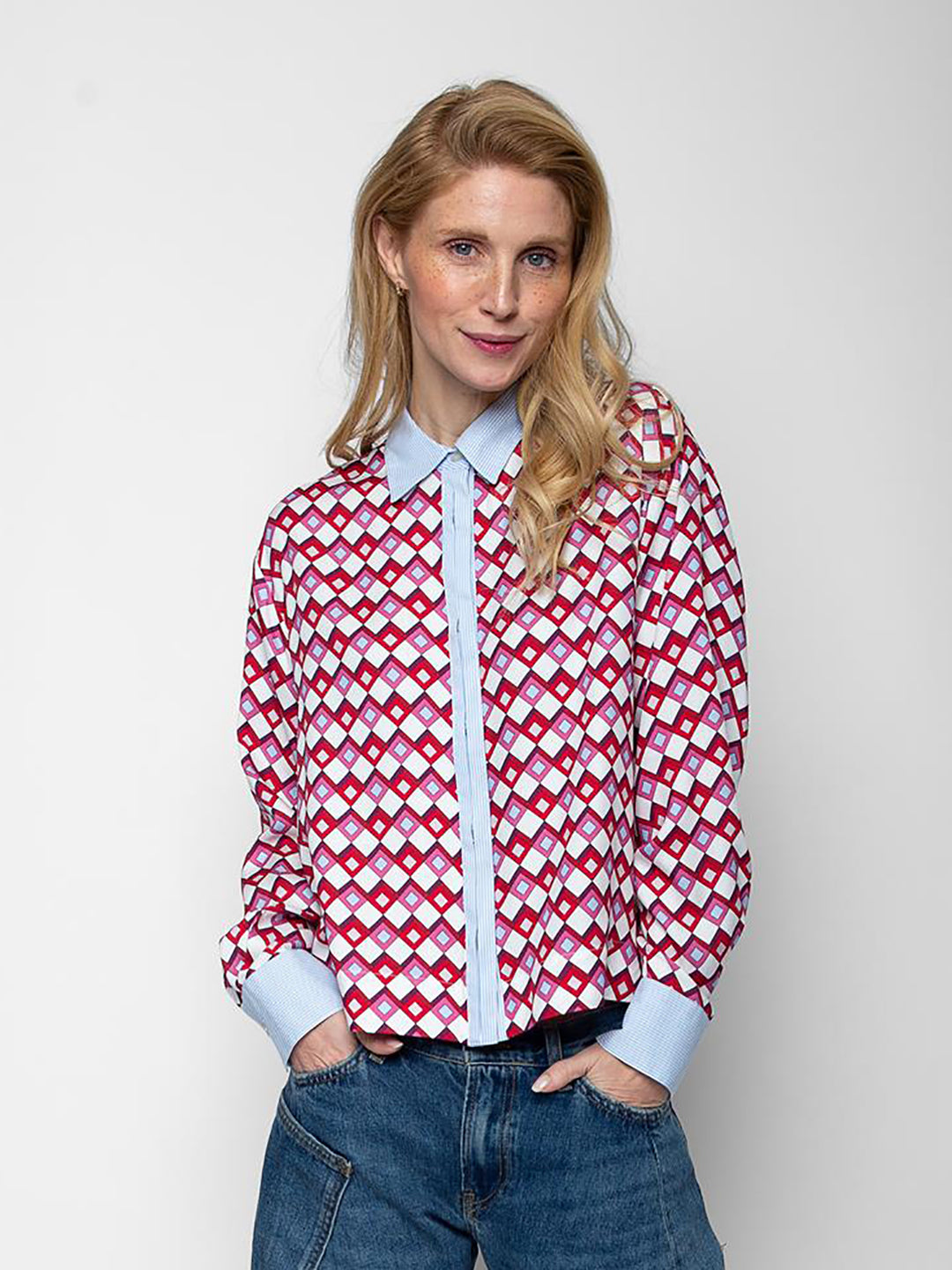 Hemdbluse mit geometrischen Zick Zack Print