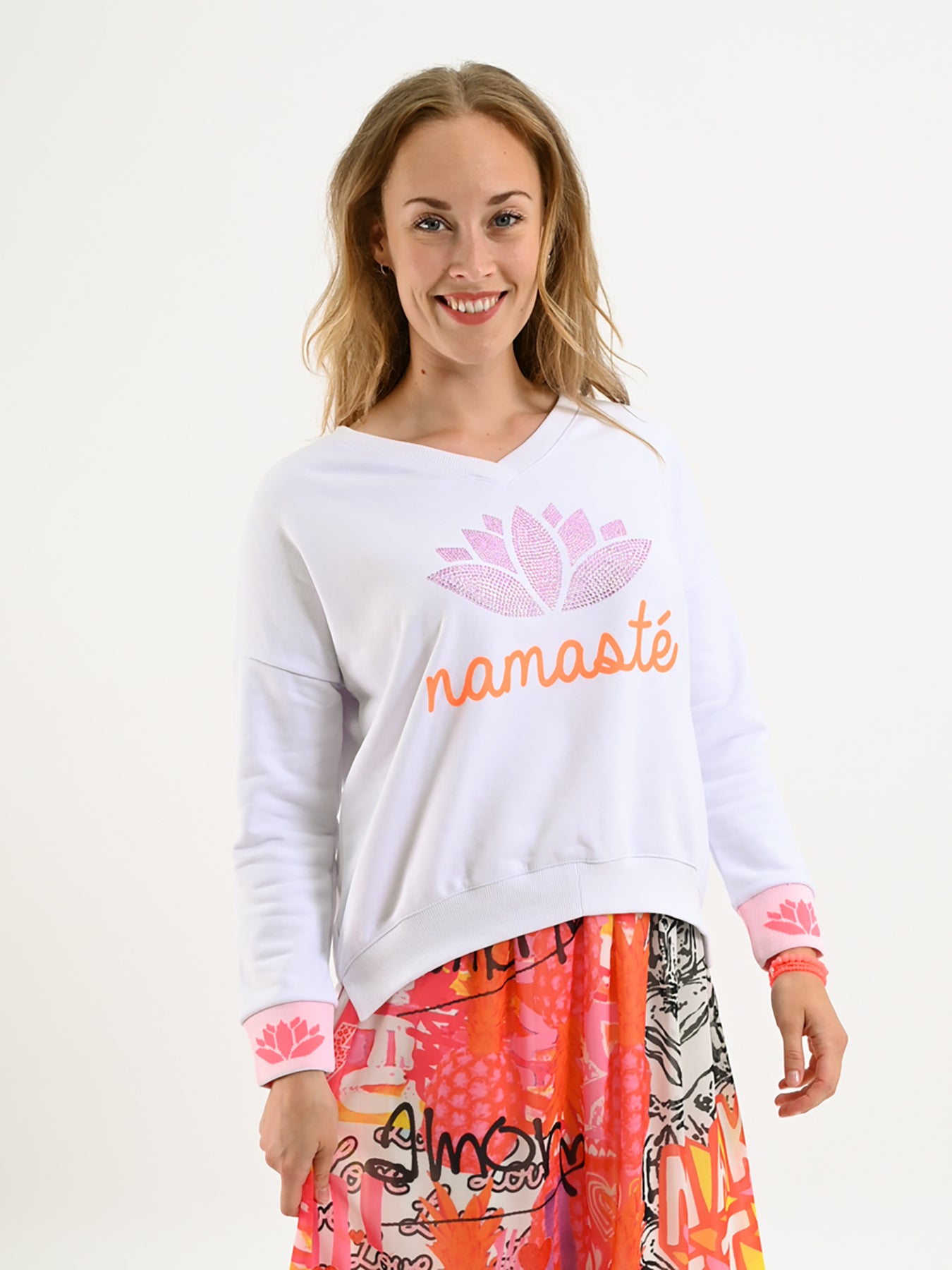 Miss Goodlife V-Neck Sweater Namaste Strass