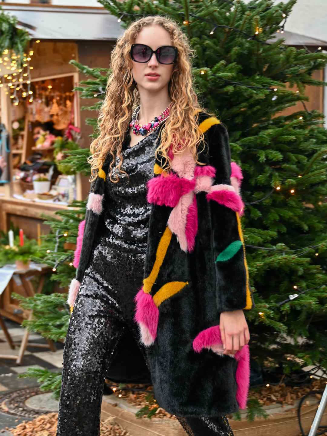 Kunstefellmantel Flowers Black