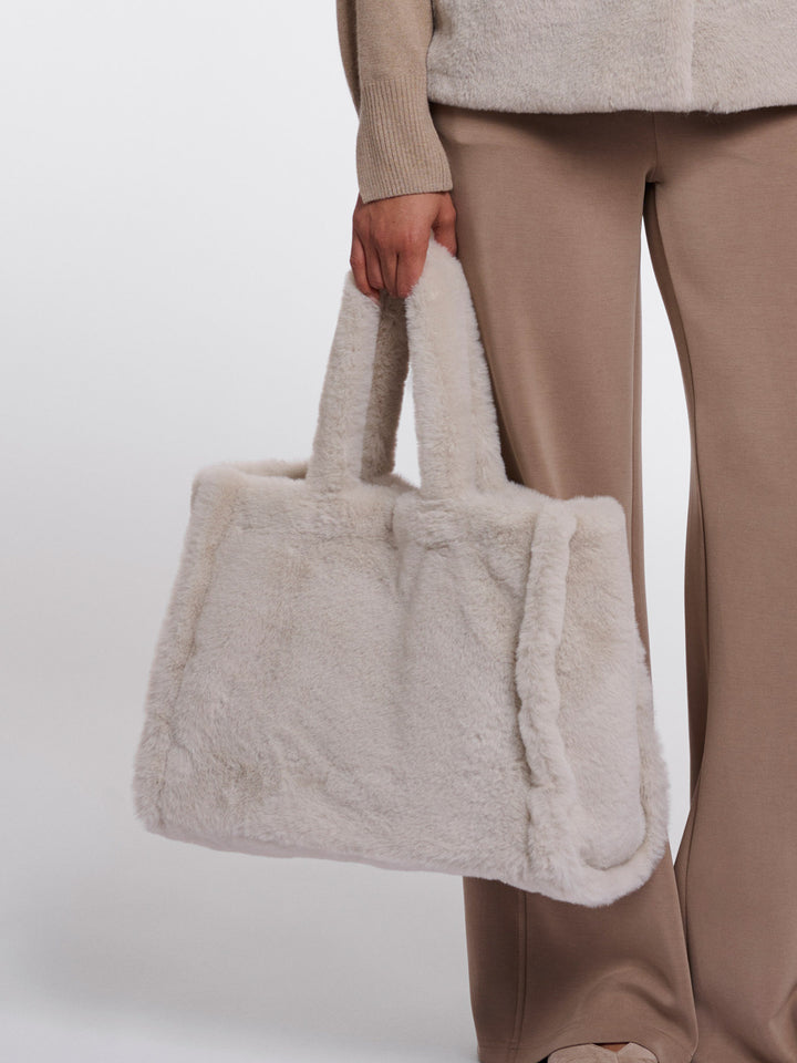 Fake Fur Shopper Daan Birch