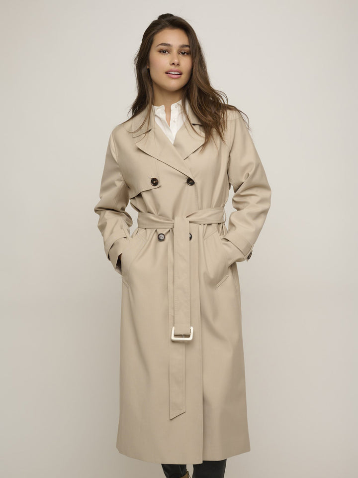 Trenchcoat Gail Beach