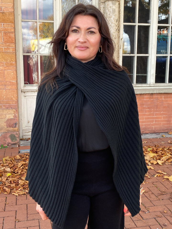 Strickcape Schwarz