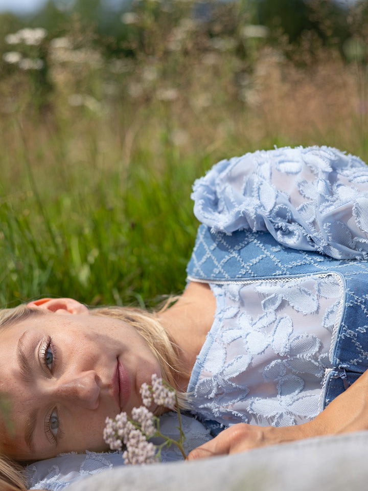 Dirndl Nebelberg Himmelblau