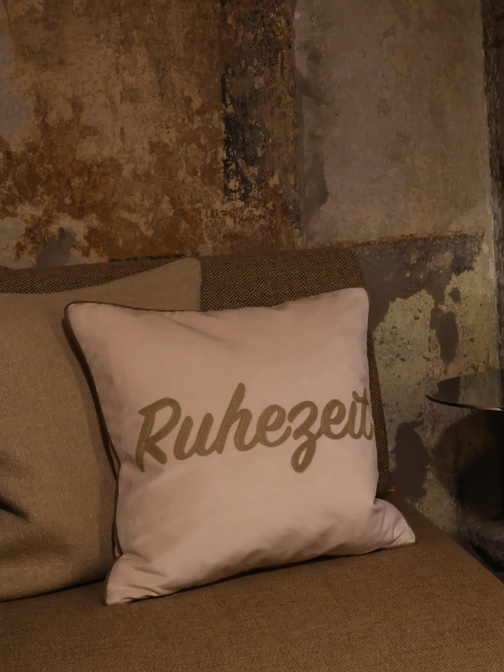 Kissenhülle Letters Ruhezeit Taupe 45x45