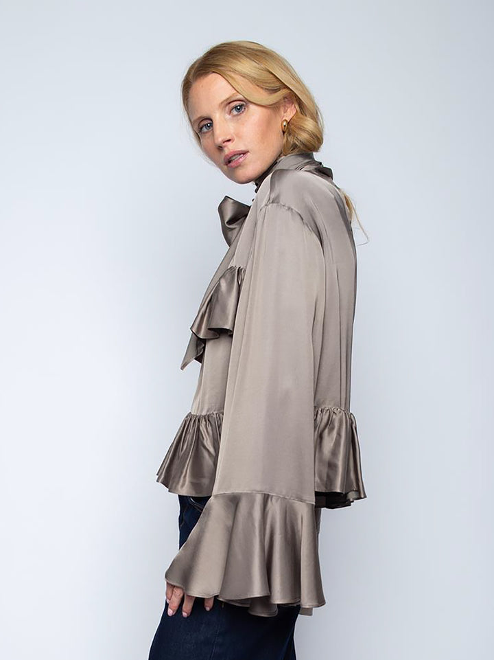 Schluppenbluse mit Volant und Rüschen Taupe