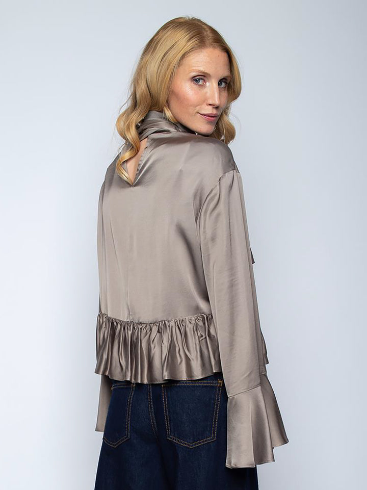 Schluppenbluse mit Volant und Rüschen Taupe